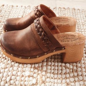 Kork Ease clogs